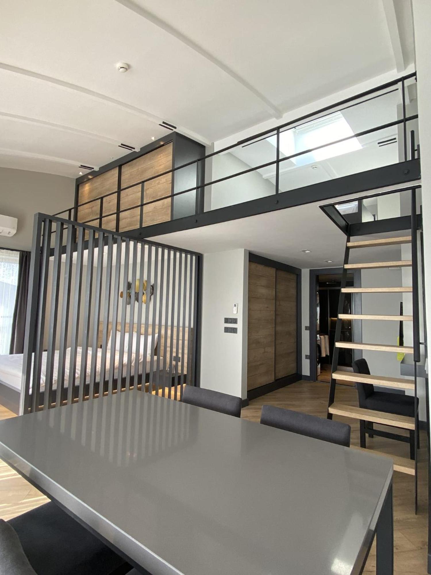 Z-suites Aparthotel *